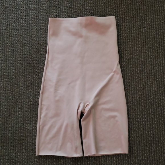 Jockey Other - 🌺Womens firm high waisted shaper. Jockey Other - 🌺Womens firm high waisted shaper.